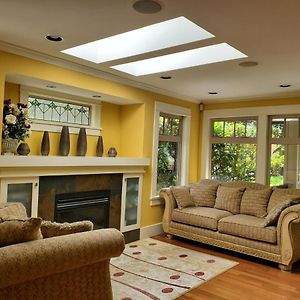 Elegant, Sunny Modern Home With Skylights - Kitsilano, Vancouver